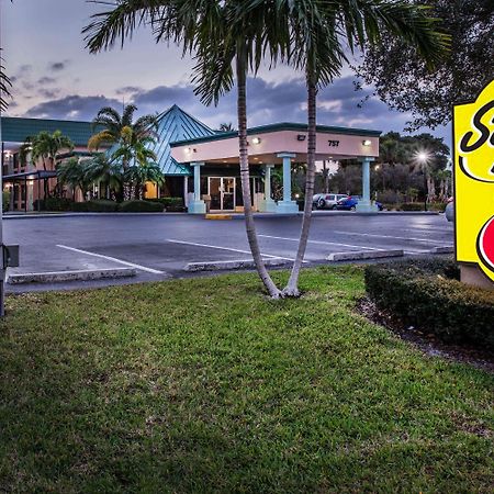 Super 8 By Wyndham North Palm Beach Exteriér fotografie