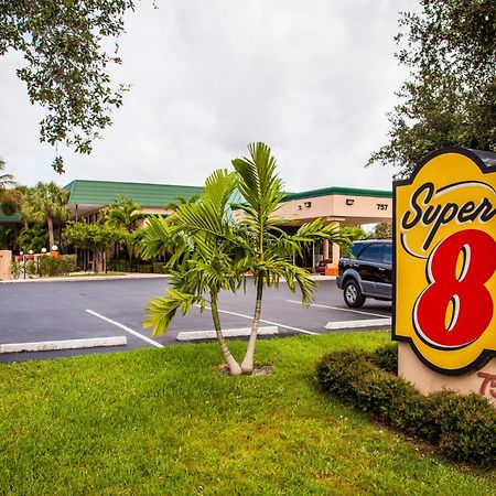 Super 8 By Wyndham North Palm Beach Exteriér fotografie