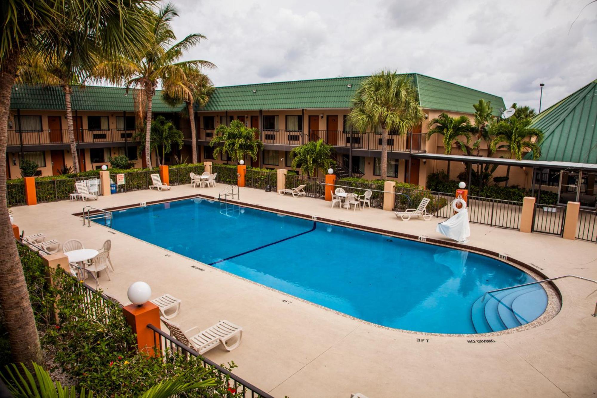 Super 8 By Wyndham North Palm Beach Exteriér fotografie