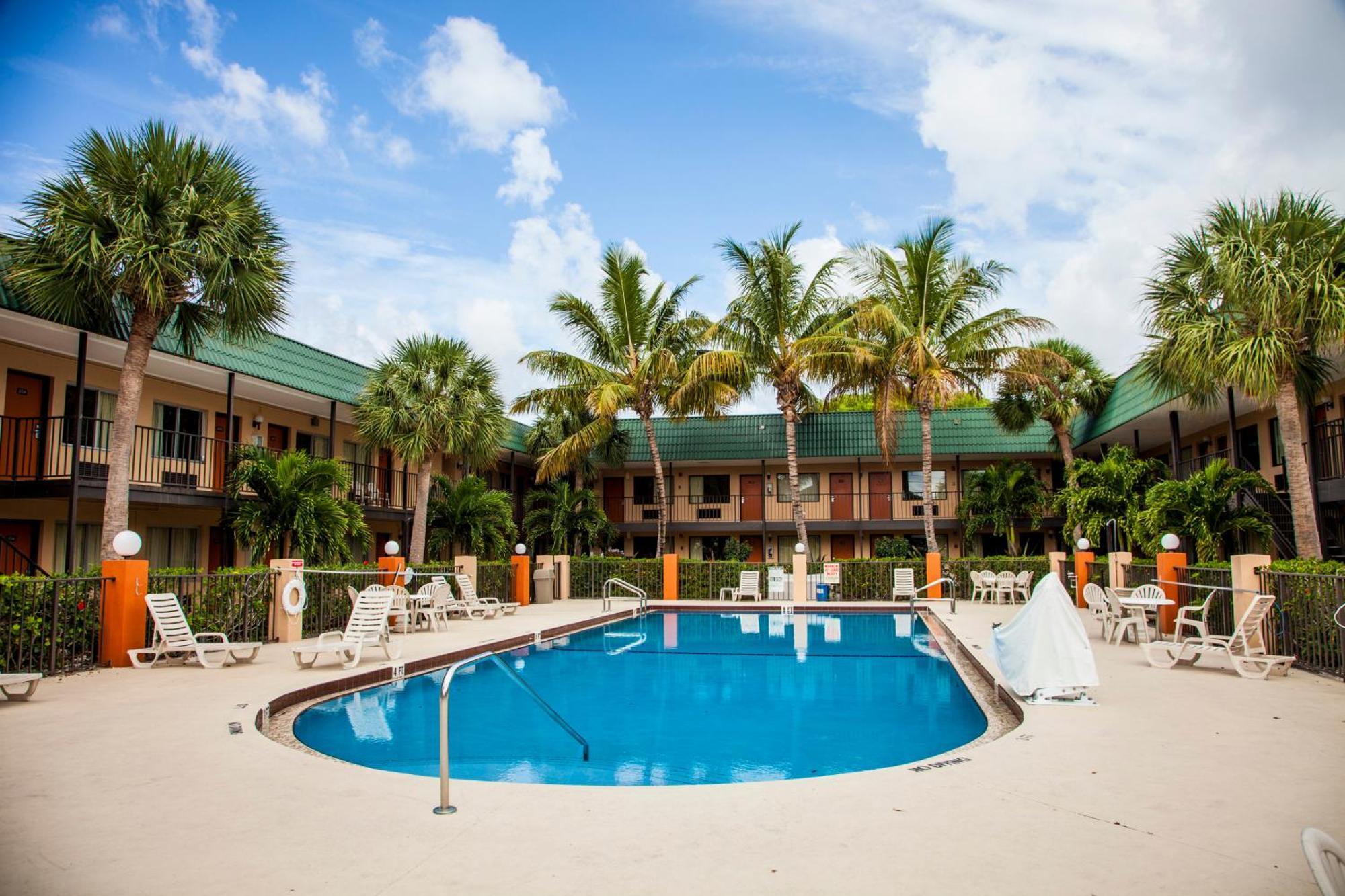 Super 8 By Wyndham North Palm Beach Exteriér fotografie