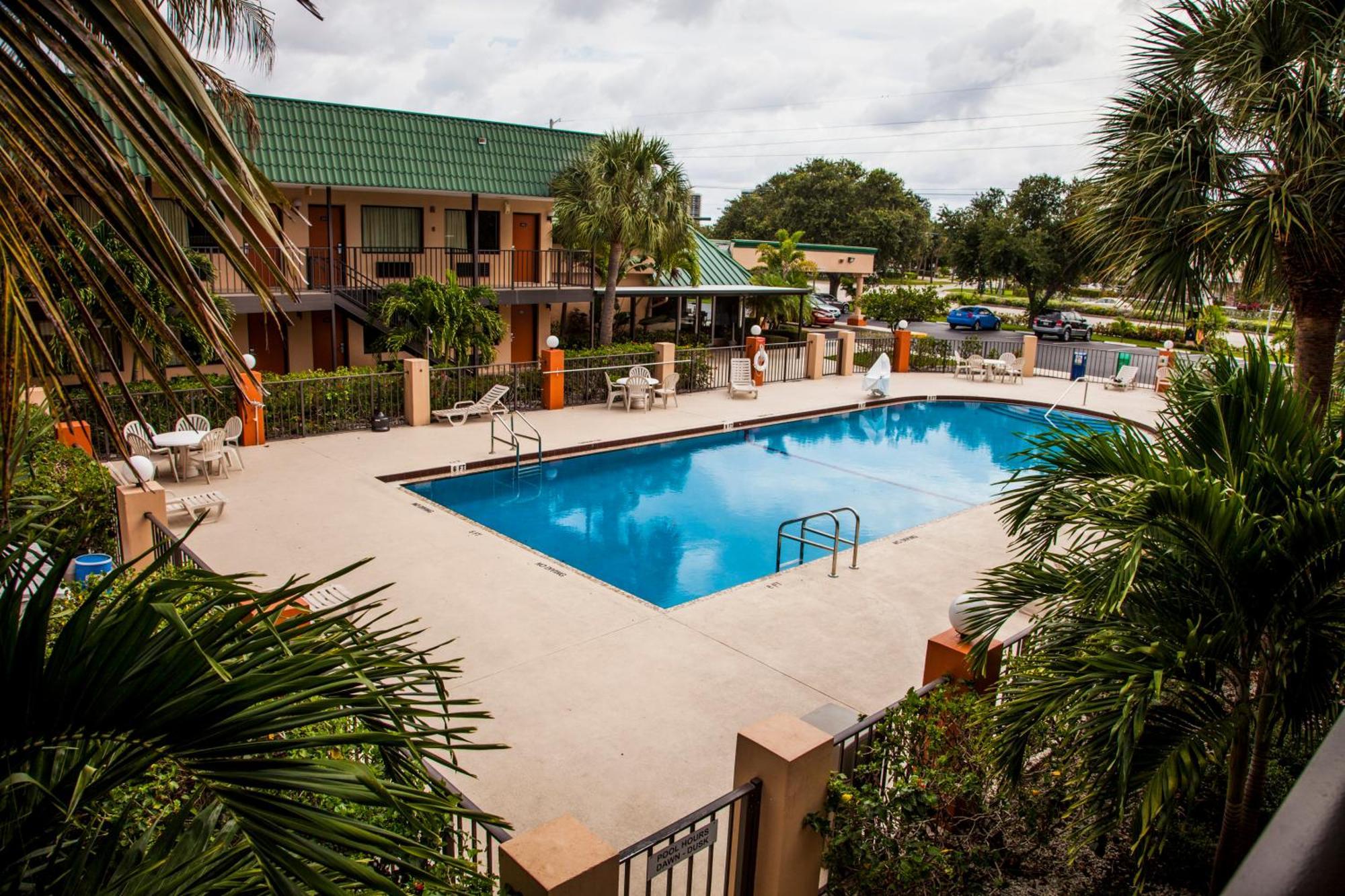 Super 8 By Wyndham North Palm Beach Exteriér fotografie